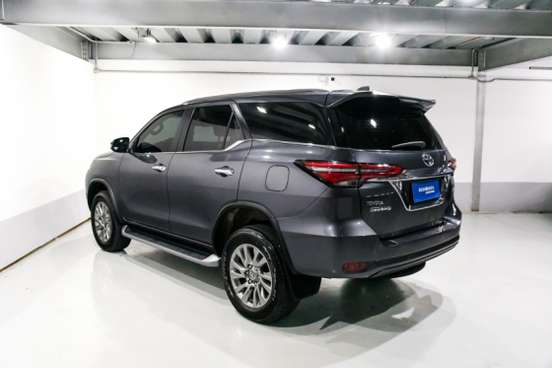 TOYOTA-HILUX SW4-2023