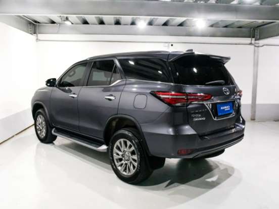 TOYOTA-HILUX SW4-2.8 D-4D TURBO DIESEL SRX 7L 4X4 AUTOMÁTICO TOYOTA-HILUX SW4-2023