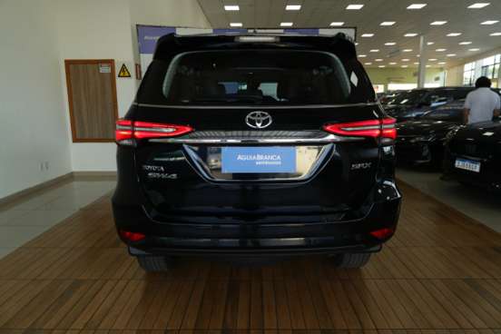 TOYOTA-HILUX SW4-2.8 D-4D TURBO DIESEL SRX 7L 4X4 AUTOMÁTICO TOYOTA-HILUX SW4-2023