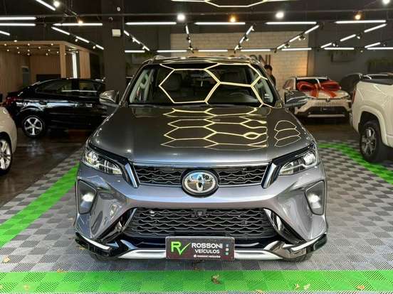 TOYOTA-HILUX SW4-2024