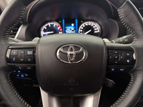 TOYOTA-HILUX SW4-2.8 D-4D TURBO DIESEL SRX PLATINUM 4X4 AUTOMÁTICO TOYOTA-HILUX SW4-2024