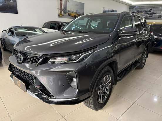 TOYOTA-HILUX SW4-2024