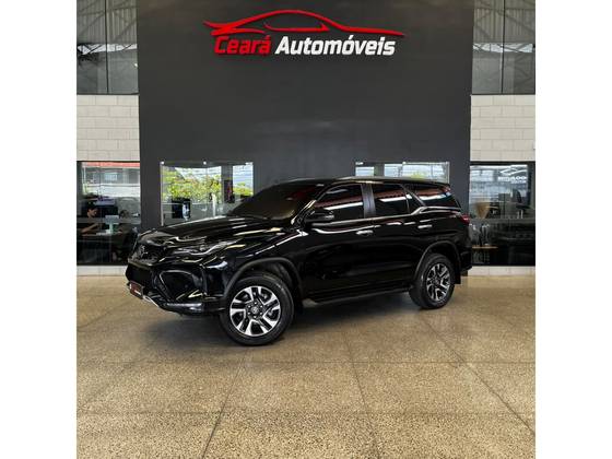 TOYOTA HILUX SW4 2.8 D-4D TURBO DIESEL SRX PLATINUM 7L 4X4 AUTOMÁTICO
