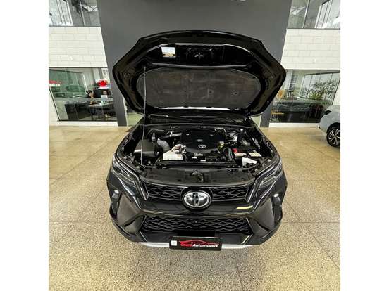 TOYOTA-HILUX SW4-2024