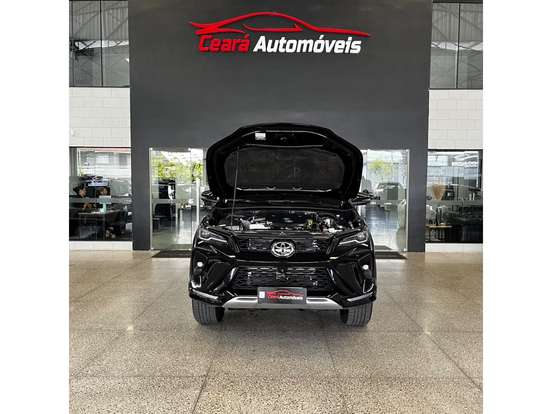 TOYOTA-HILUX SW4-2024