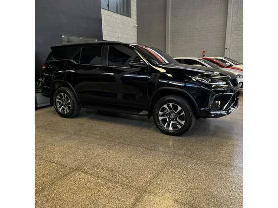TOYOTA-HILUX SW4-2.8 D-4D TURBO DIESEL SRX PLATINUM 7L 4X4 AUTOMÁTICO TOYOTA-HILUX SW4-2024