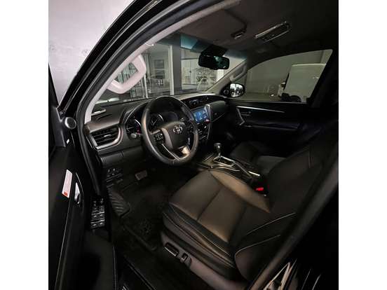 TOYOTA-HILUX SW4-2.8 D-4D TURBO DIESEL SRX PLATINUM 7L 4X4 AUTOMÁTICO TOYOTA-HILUX SW4-2024