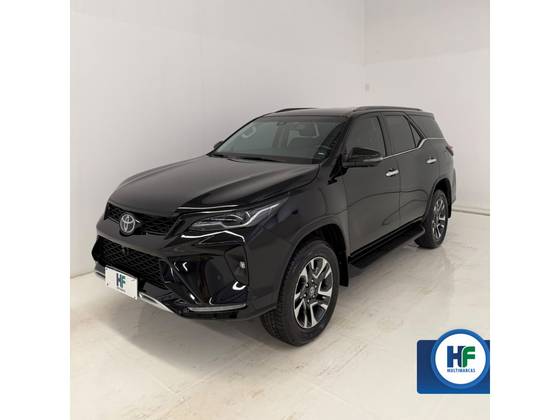 TOYOTA HILUX SW4 2.8 D-4D TURBO DIESEL SRX PLATINUM 7L 4X4 AUTOMÁTICO