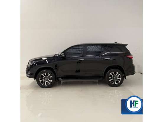 TOYOTA-HILUX SW4-2.8 D-4D TURBO DIESEL SRX PLATINUM 7L 4X4 AUTOMÁTICO TOYOTA-HILUX SW4-2025