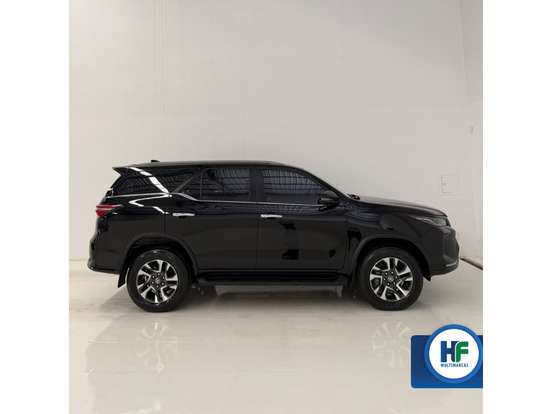 TOYOTA-HILUX SW4-2.8 D-4D TURBO DIESEL SRX PLATINUM 7L 4X4 AUTOMÁTICO TOYOTA-HILUX SW4-2025
