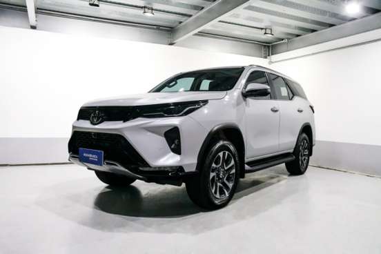 TOYOTA-HILUX SW4-2024