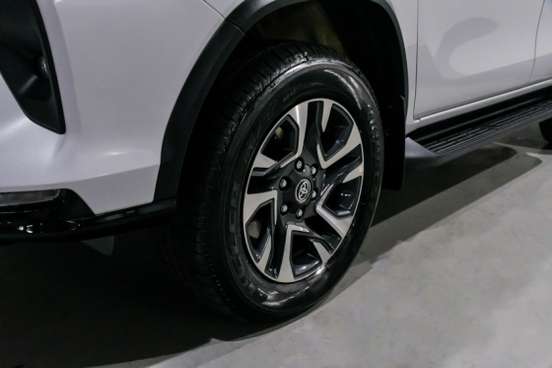 TOYOTA-HILUX SW4-2024