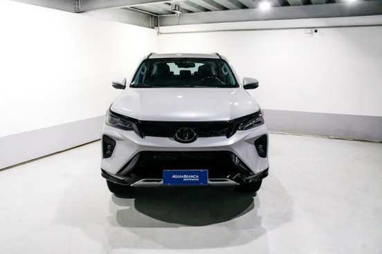 TOYOTA-HILUX SW4-2024