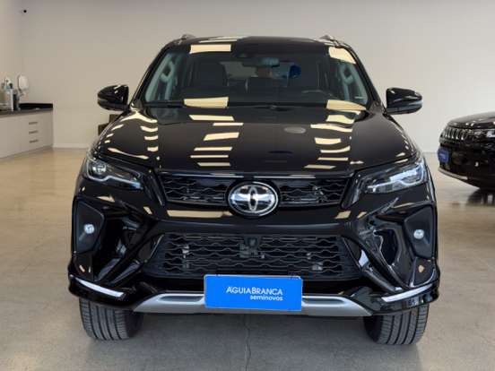 TOYOTA-HILUX SW4-2.8 D-4D TURBO DIESEL SRX PLATINUM 7L 4X4 AUTOMÁTICO TOYOTA-HILUX SW4-2023