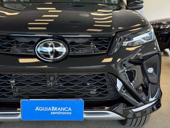 TOYOTA-HILUX SW4-2023