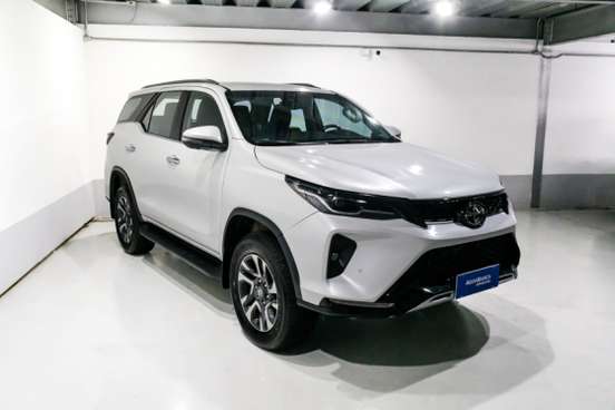 TOYOTA-HILUX SW4-2024
