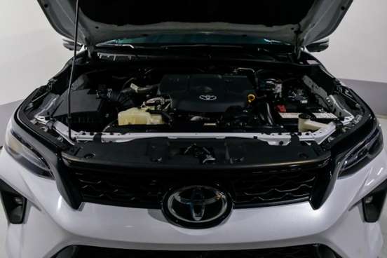TOYOTA-HILUX SW4-2024