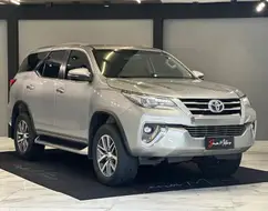 TOYOTA HILUX SW4 2.8 SRX 4X4 7 LUGARES 16V TURBO INTERCOOLER DIESEL 4P AUTOMÁTICO TOYOTA HILUX SW4 2.8 SRX 4X4 7 LUGARES 16V TURBO INTERCOOLER DIESEL 4P AUTOMÁTICO