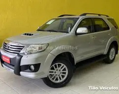 TOYOTA HILUX SW4 3.0 SR 4X4 16V TURBO INTERCOOLER DIESEL 4P AUTOMÁTICO TOYOTA HILUX SW4 3.0 SR 4X4 16V TURBO INTERCOOLER DIESEL 4P AUTOMÁTICO