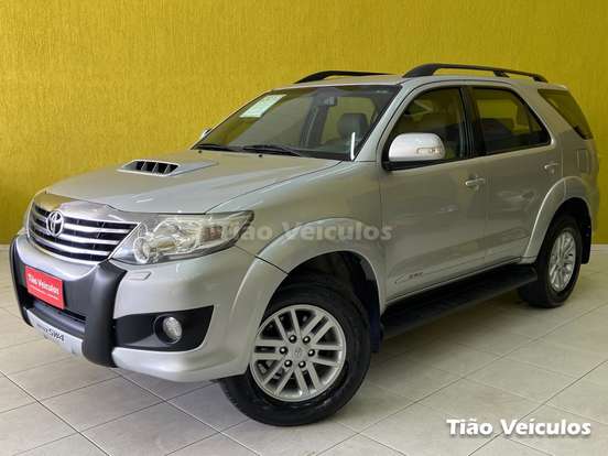 TOYOTA-HILUX SW4-3.0 SR 4X4 16V TURBO INTERCOOLER DIESEL 4P AUTOMÁTICO TOYOTA-HILUX SW4-2013