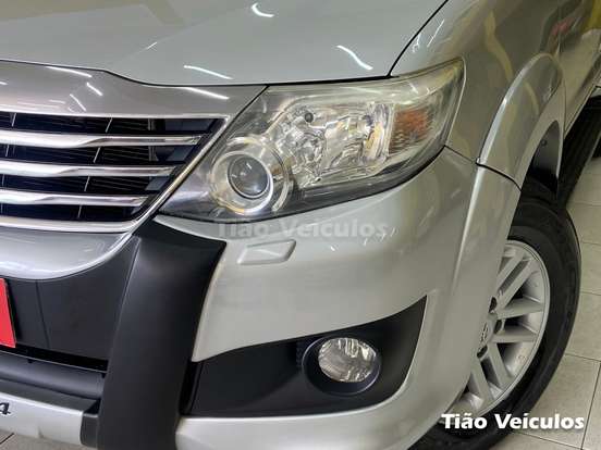 TOYOTA-HILUX SW4-3.0 SR 4X4 16V TURBO INTERCOOLER DIESEL 4P AUTOMÁTICO TOYOTA-HILUX SW4-2013