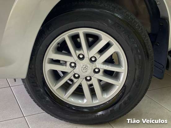 TOYOTA-HILUX SW4-2013