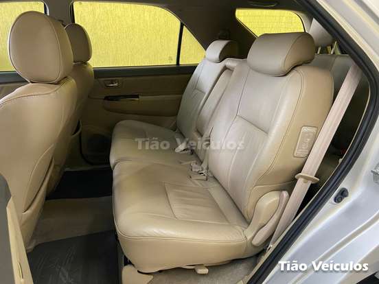 TOYOTA-HILUX SW4-3.0 SR 4X4 16V TURBO INTERCOOLER DIESEL 4P AUTOMÁTICO TOYOTA-HILUX SW4-2013