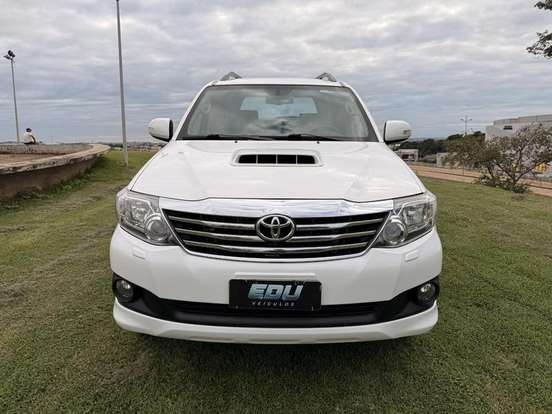 TOYOTA-HILUX SW4-2013