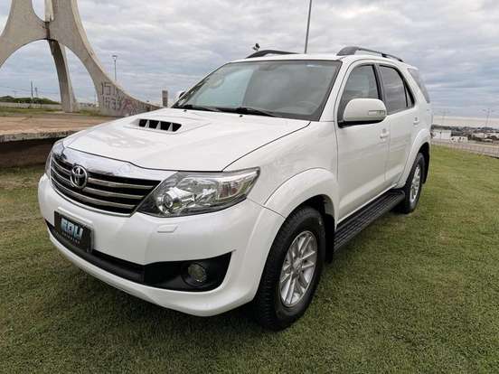 TOYOTA-HILUX SW4-3.0 SRV 4X4 16V TURBO INTERCOOLER DIESEL 4P AUTOMÁTICO TOYOTA-HILUX SW4-2013