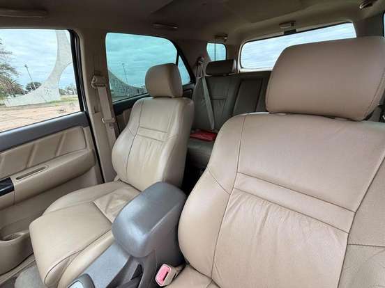 TOYOTA-HILUX SW4-2013