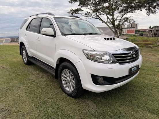 TOYOTA-HILUX SW4-3.0 SRV 4X4 16V TURBO INTERCOOLER DIESEL 4P AUTOMÁTICO TOYOTA-HILUX SW4-2013