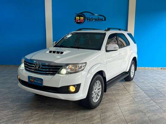 TOYOTA-HILUX SW4-2013