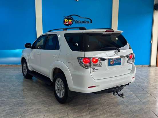 TOYOTA-HILUX SW4-3.0 SRV 4X4 16V TURBO INTERCOOLER DIESEL 4P AUTOMÁTICO TOYOTA-HILUX SW4-2013