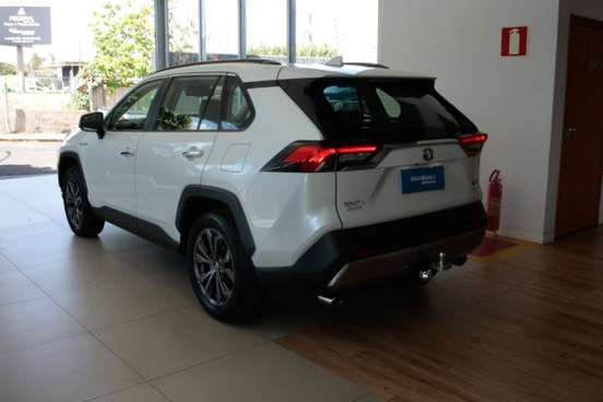 TOYOTA-RAV4-2024