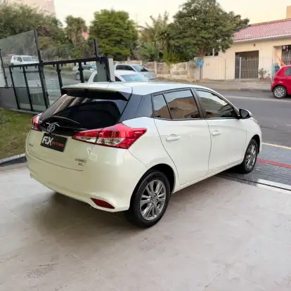 TOYOTA-YARIS-2018