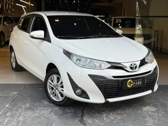 TOYOTA-YARIS-2018