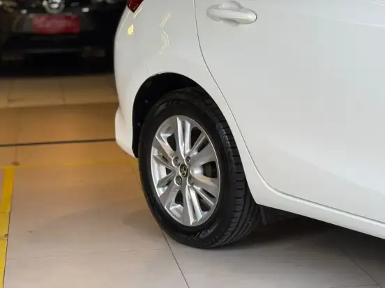 TOYOTA-YARIS-2018