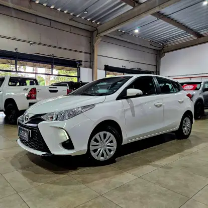 TOYOTA-YARIS-2024