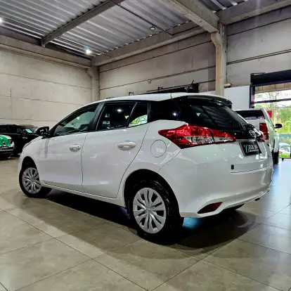 TOYOTA-YARIS-2024