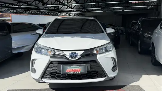 TOYOTA-YARIS-2023