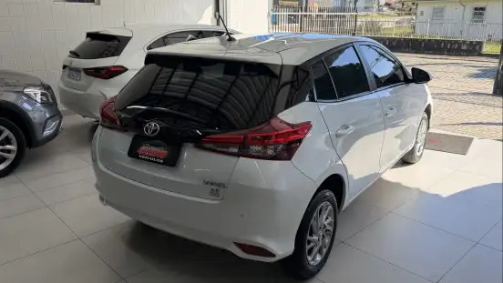 TOYOTA-YARIS-2023