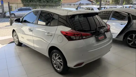 TOYOTA-YARIS-2023