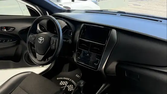 TOYOTA-YARIS-2023