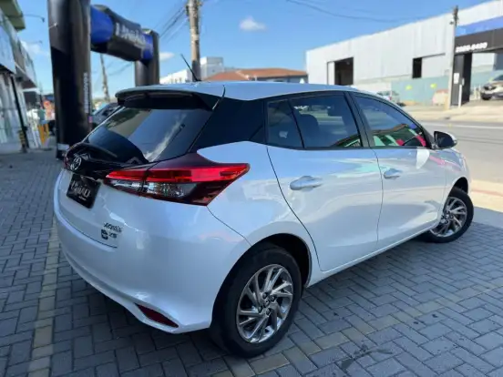 TOYOTA-YARIS-2023