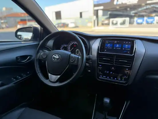 TOYOTA-YARIS-2023