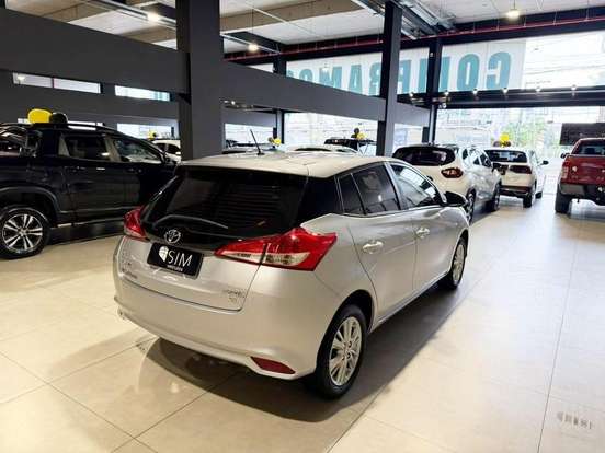 TOYOTA-YARIS-2018