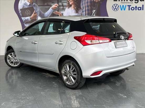 TOYOTA-YARIS-2020