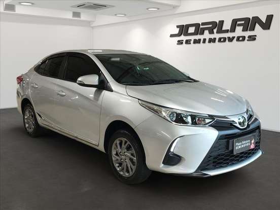 TOYOTA-YARIS-2023
