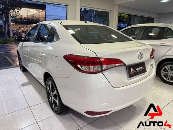 TOYOTA-YARIS-2020