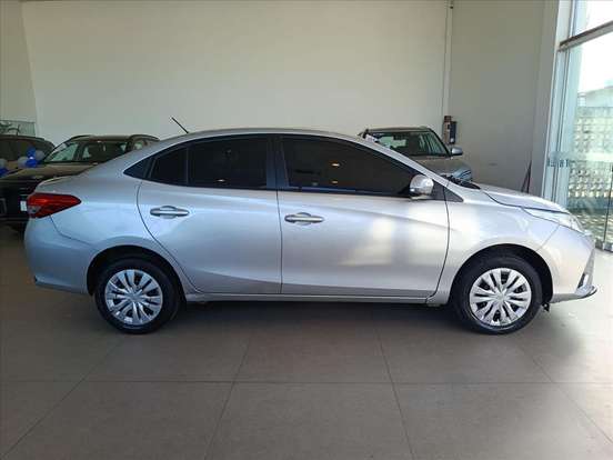 TOYOTA-YARIS-2022